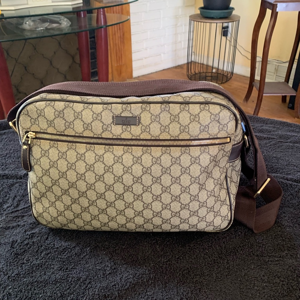 AUTHENTIC Gucci messenger bag